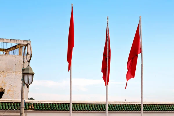 Integetett zászló színe kék ég, a pártázatos Tunézia wa — Stock Fotó