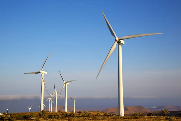 Isla de lanzand aerogeneradores y el cielo — Foto de Stock