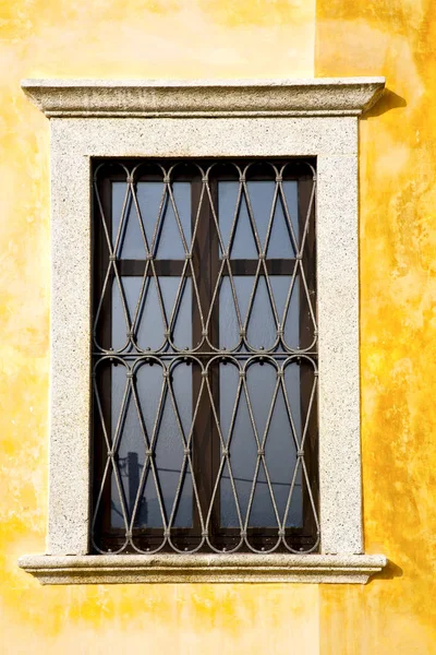 Shutter europe  italy  lombardy        the milano old   window c — Stock Photo, Image