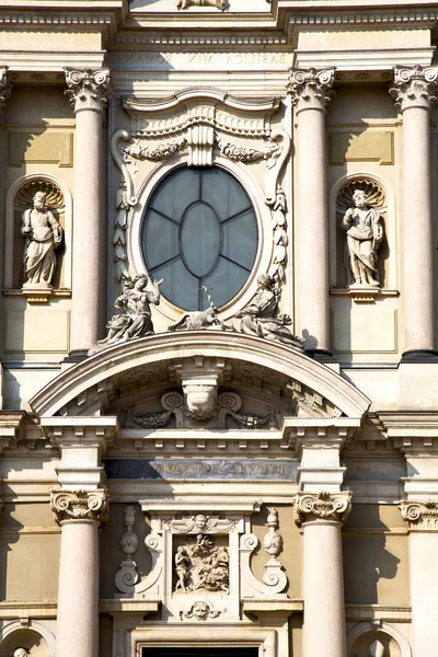 Ροζ παράθυρο Ιταλία Λομβαρδία busto arsizio παλιά abs — Φωτογραφία Αρχείου