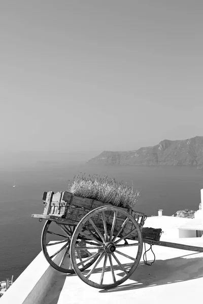 Chariot à main mer dans le ciel — Photo