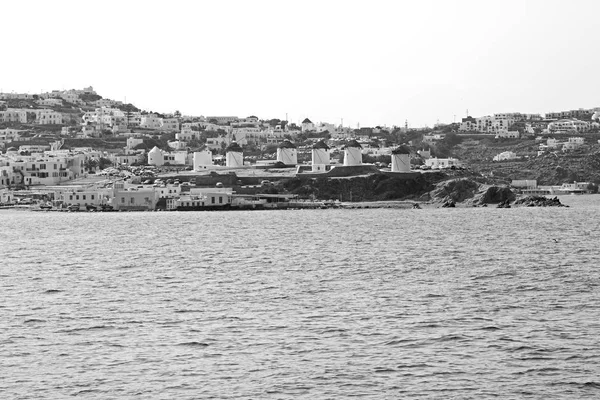 Old history  in cyclades island harbor and boat santorini naksos — Stock Photo, Image