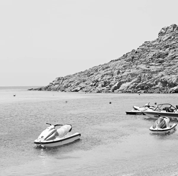 Oude geschiedenis in Cycladen eiland haven en boot santorini naksos — Stockfoto