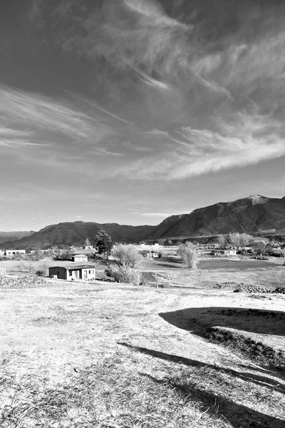 Lesotho sokak köyde mountain yakınındaki — Stok fotoğraf