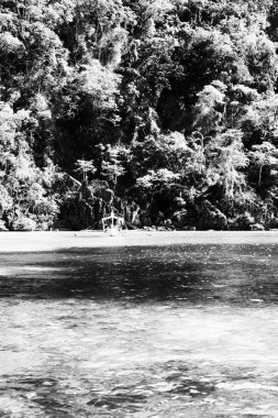 bir tekne güzellikler kıyı şeridi deniz ve rock 