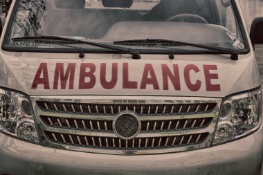   bir ambulans kavramı tıbbi bakım kaporta