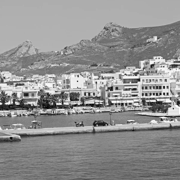 Oude geschiedenis in Cycladen eiland haven en boot santorini naksos — Stockfoto