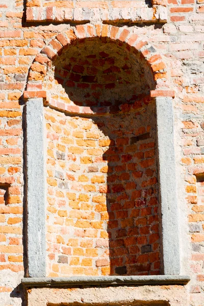 In italy   antique historical  window — Stock Photo, Image