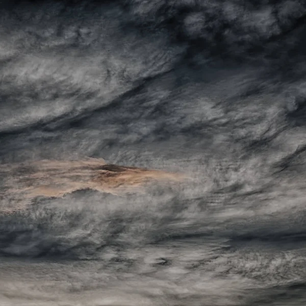 Em filipinas nuvem abstrata e pôr do sol — Fotografia de Stock