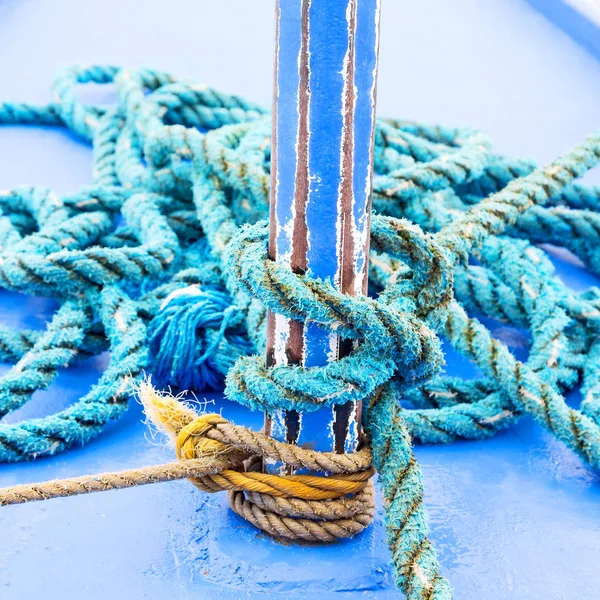 Een touw in yacht accessoire boot — Stockfoto
