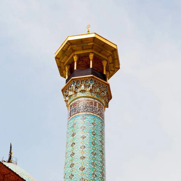 Em iran minarete perto do céu — Fotografia de Stock