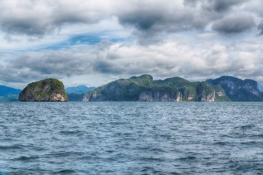  Tekne ve Pasifik Okyanusu görünümünden