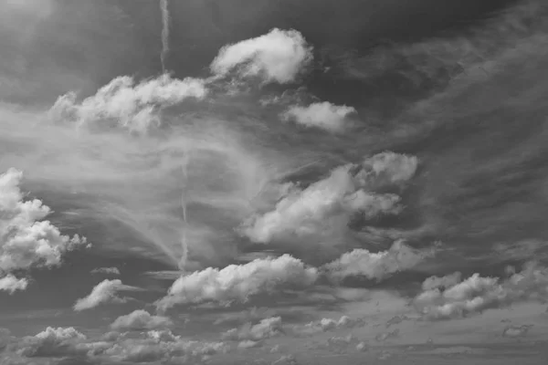 多云的蓬松天空像天堂的视图 — 图库照片