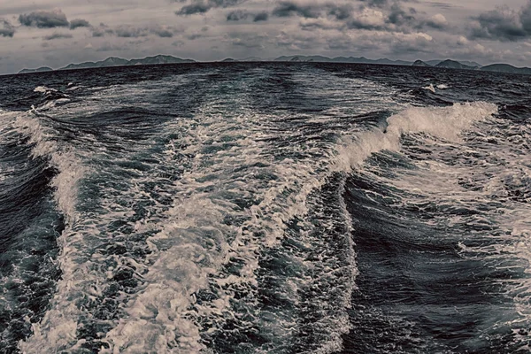 Uma vista do barco e do oceano pacífico — Fotografia de Stock