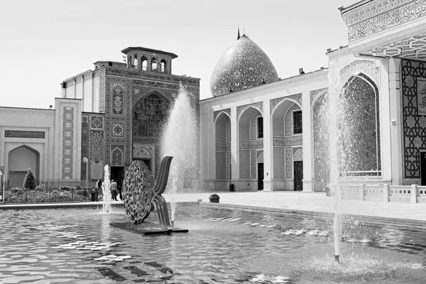 In iran die alte Brunnenmoschee — Stockfoto