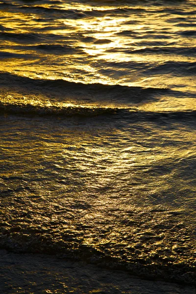 Na linha laranja abstrata da baía — Fotografia de Stock