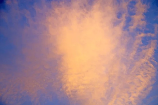 El cielo de color blanco nubes suaves y fondo abstracto — Foto de Stock