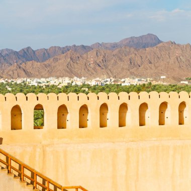 Umman Muscat eski savunma fort battlesment gökyüzü bir