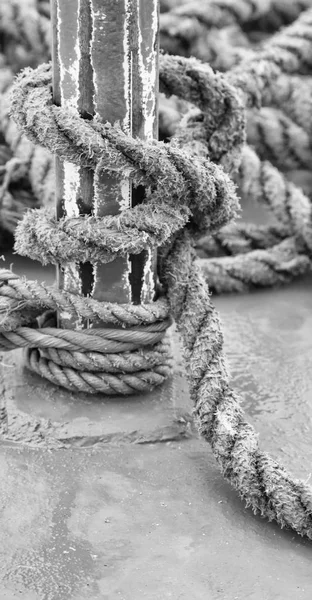 ヨット ・ ボート ・ アクセサリーでロープ — ストック写真