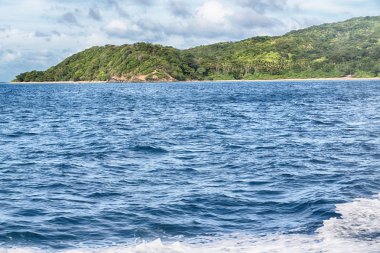   Tekne ve Pasifik Okyanusu görünümünden   