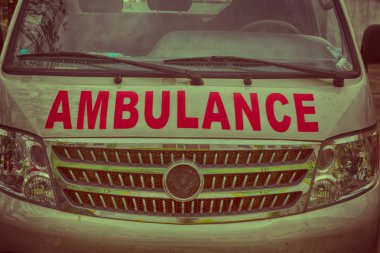   bir ambulans kavramı tıbbi bakım kaporta