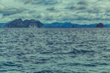  Tekne ve Pasifik Okyanusu görünümünden