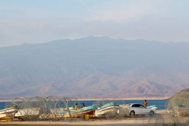 Umman Arapça deniz kumlu plaj  