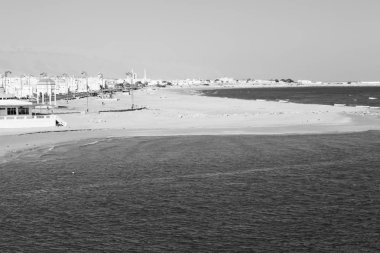 Umman Arapça denize tepeden   