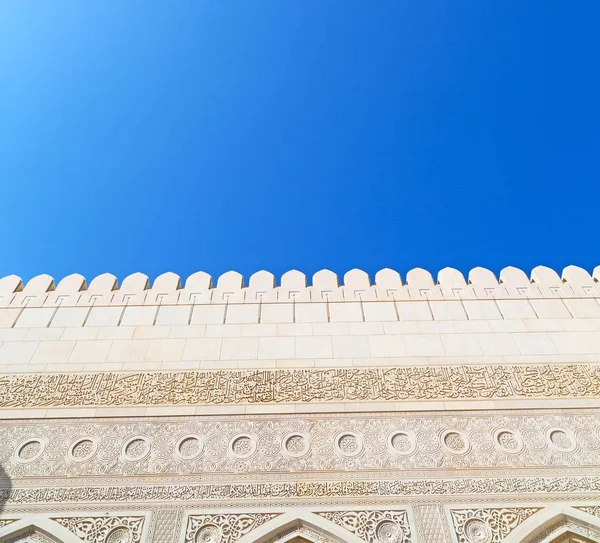 オマーン マスカットの大きなモスクの壁で — ストック写真