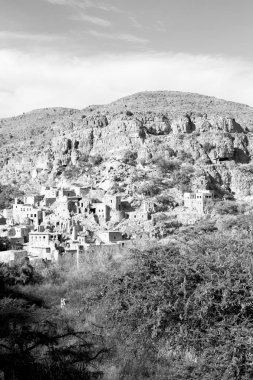 Umman dağda eski terk edilmiş köy evi ve cl kemer