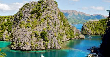  uçurumdan brautiful cennet Körfezi ve tropikal görünümünden la