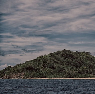bir tekne güzellikler kıyı şeridi deniz ve rock 
