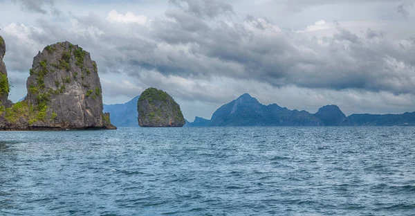 Uma vista do barco e do oceano pacífico — Fotografia de Stock