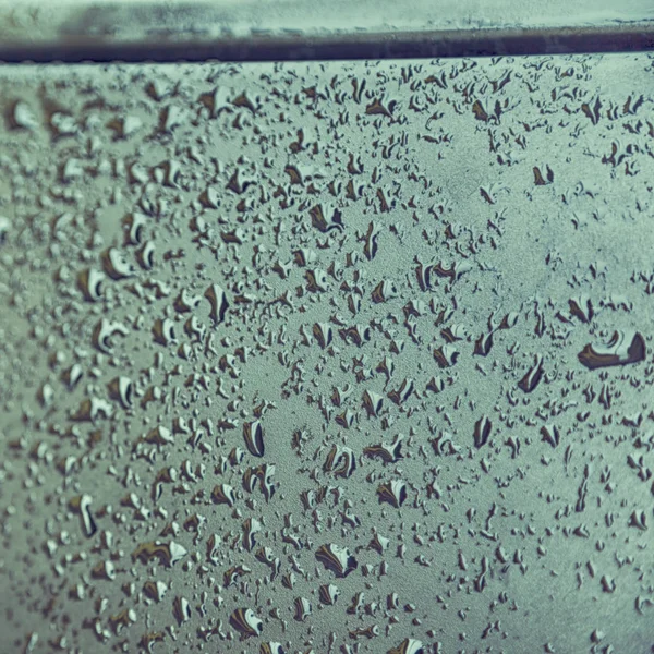 Em um carro após a chuva várias gotas de água — Fotografia de Stock