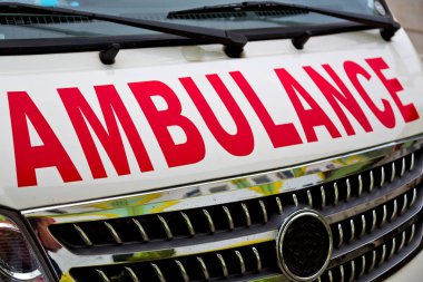   bir ambulans kavramı tıbbi bakım kaporta