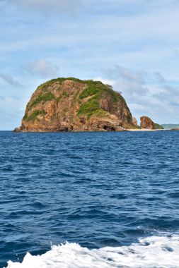   Tekne ve Pasifik Okyanusu görünümünden   
