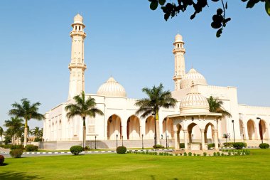 Umman muscat oteli eski Camii Minare ve din gökyüzü temizleyin