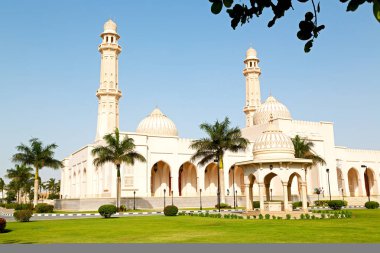 Umman muscat oteli eski Camii Minare ve din gökyüzü temizleyin