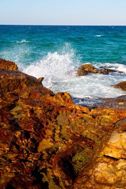 Umman sahil şeridi denizde okyanus Körfez rock ve plaj gökyüzü sakin ol