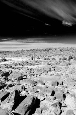 Umman eski dağ gorge ve kanyon derin bulutlu gökyüzü 