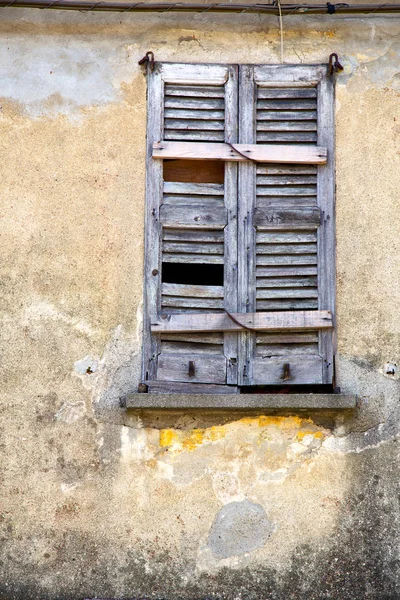 Lonate ceppino varese İtalya soyut pencere beton — Stok fotoğraf