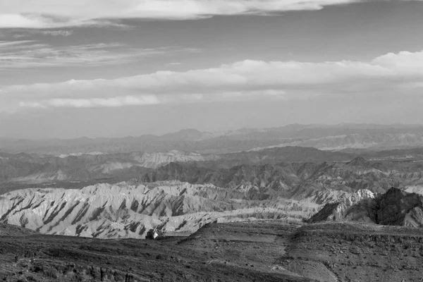 No oman o desfiladeiro velho da montanha e o canyon o céu nublado profundo — Fotografia de Stock