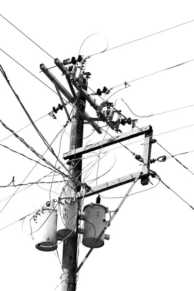 Электрический столб с трансформатором и проволокой облачное небо — стоковое фото