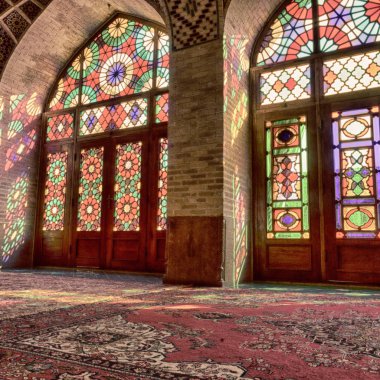 İran renklerde--dan pencere eşiği