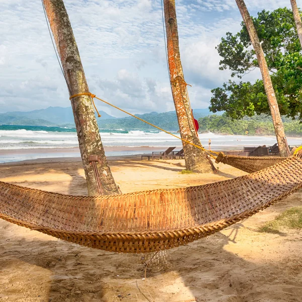 Visa från en hängmatta nära ocean beach — Stockfoto