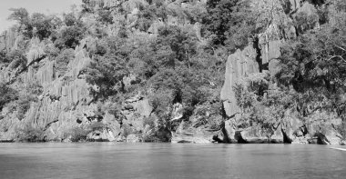 bir tekne güzellikler kıyı şeridi deniz ve rock 