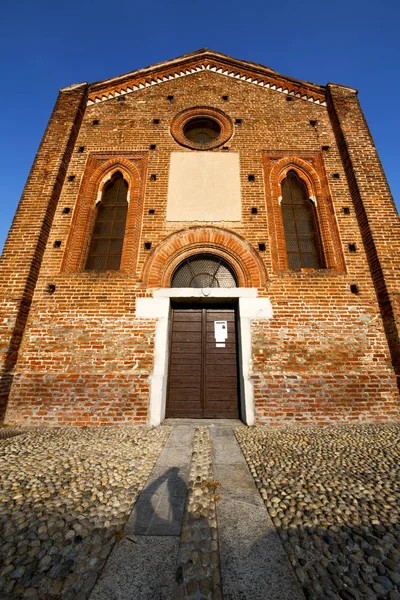 Iglesia el parabiago viejo cerrado ladrillo torre acera italia — Foto de Stock