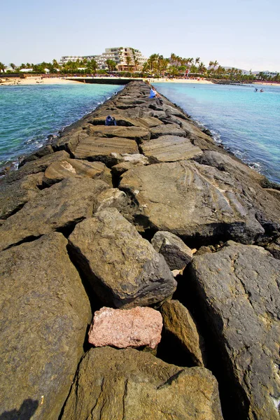 Hotel kust lanzarote Spanje strand steen — Stockfoto