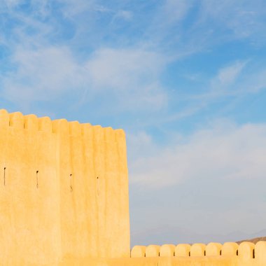 Umman Muscat eski savunma fort battlesment gökyüzü bir