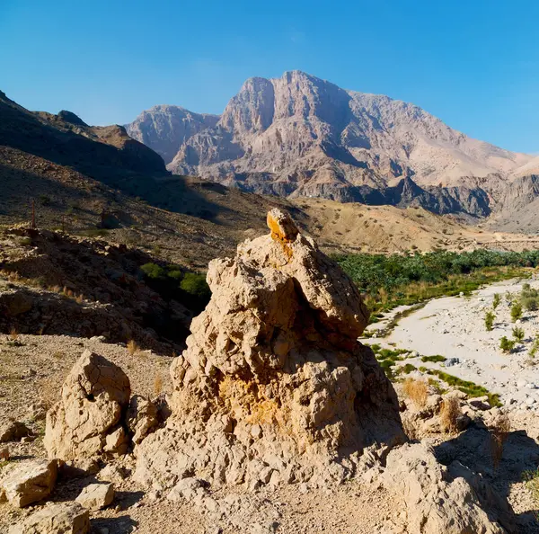 In oman  the old mountain gorge and canyon the deep cloudy  sky — Stock Photo, Image